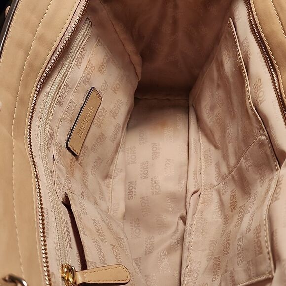 Michael Kors Biege Vivianne Patent Messenger Bag - Picture 11 of 14